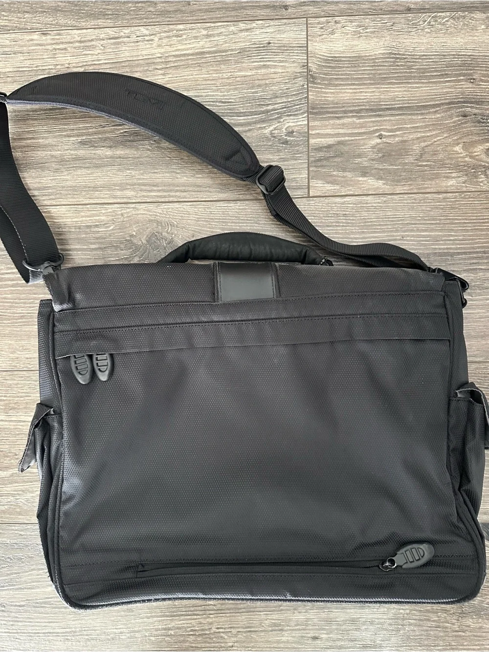 Vintage Tumi T2 Ballistic Black Men's Messenger Bag with Shoulder Strap
